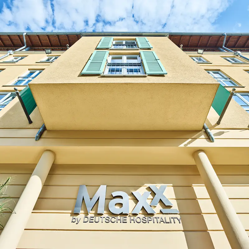 MAXX by Deutsche Hospitality Logo, Foto an Hotelfassade in Potsdam
